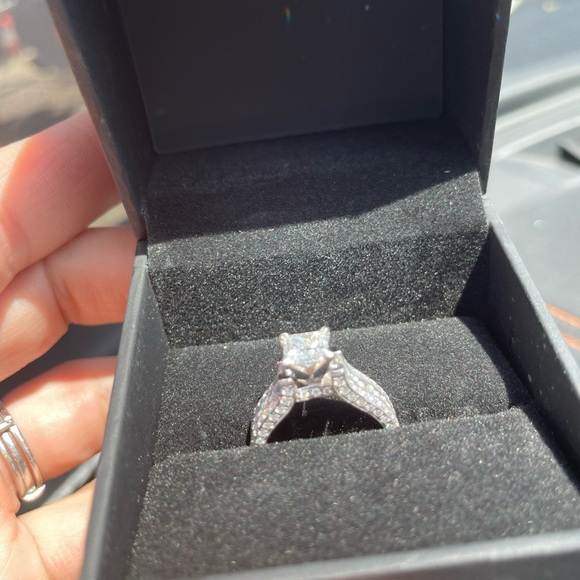 Kay’s diamond ring - Picture 4 of 9